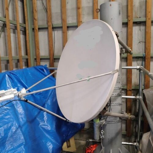 事例：衛星通信アンテナ専用のポール取り付け加工サービス